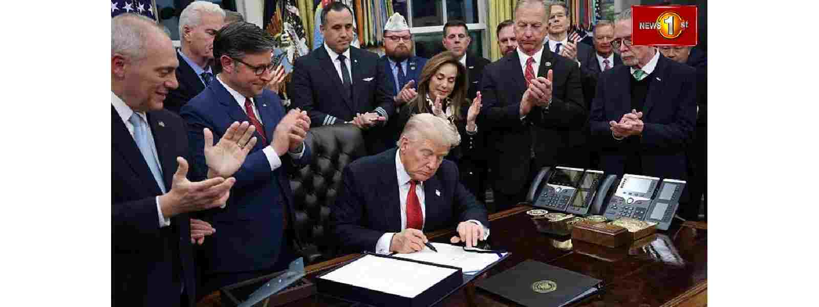 அரச செலவின சட்டமூலத்தில் ட்ரம்ப் கையொப்பம்